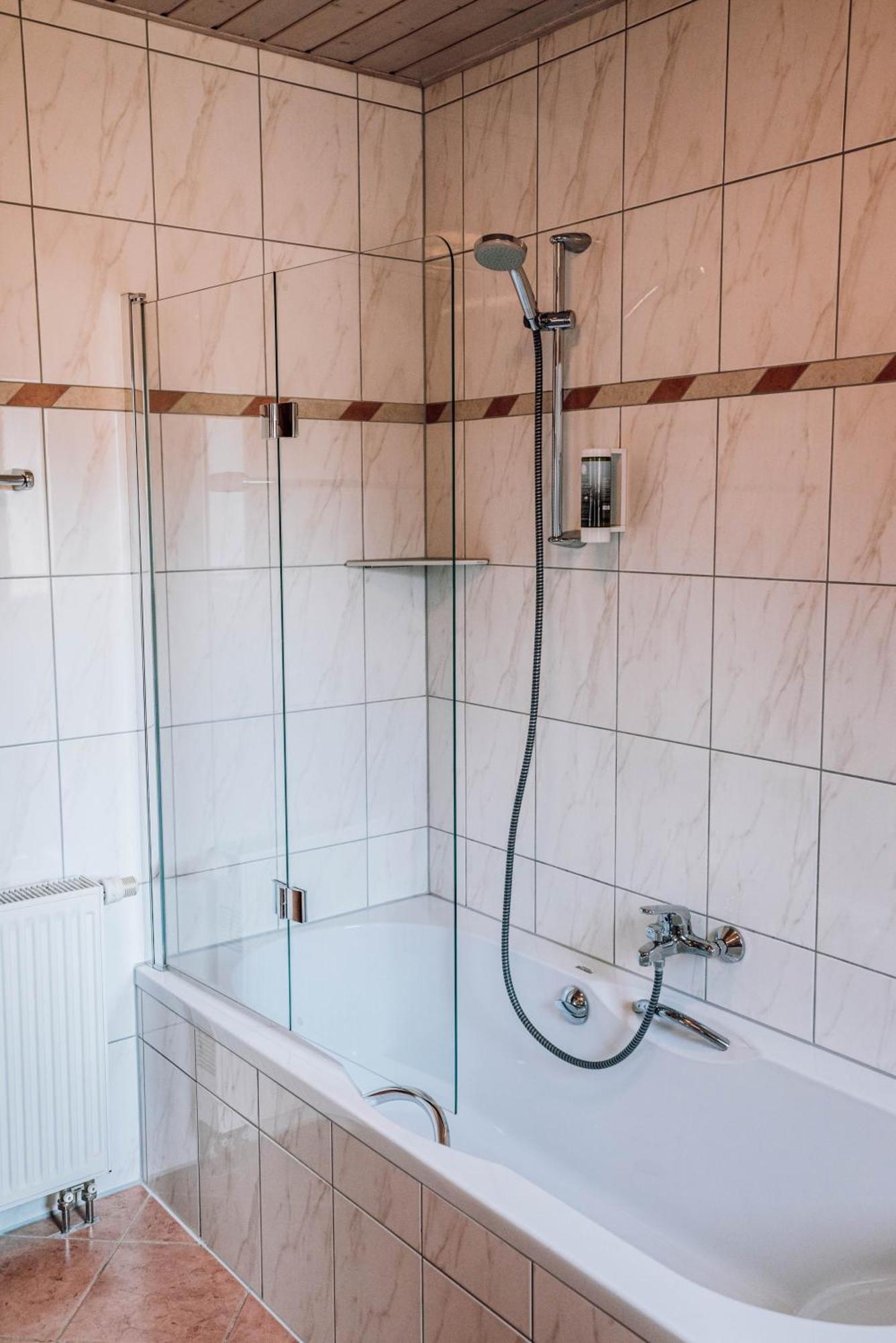 Schmidtburger Hof Hotel Weiler bei Monzingen Room photo